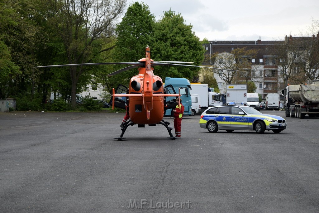 Einsatz Christoph 3 Koeln Vingst Thorwalsenstr Landung Marktplatz P05.JPG - Miklos Laubert